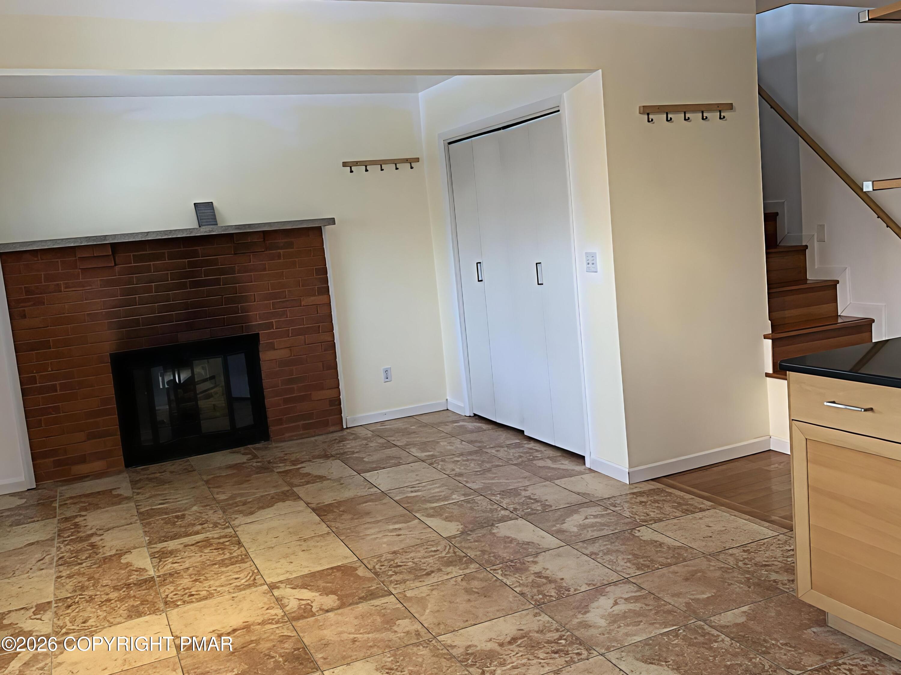 124 Saunders Drive Bushkill, PA 18324 - Photo 3 of 43 20250909143429276216000000-o