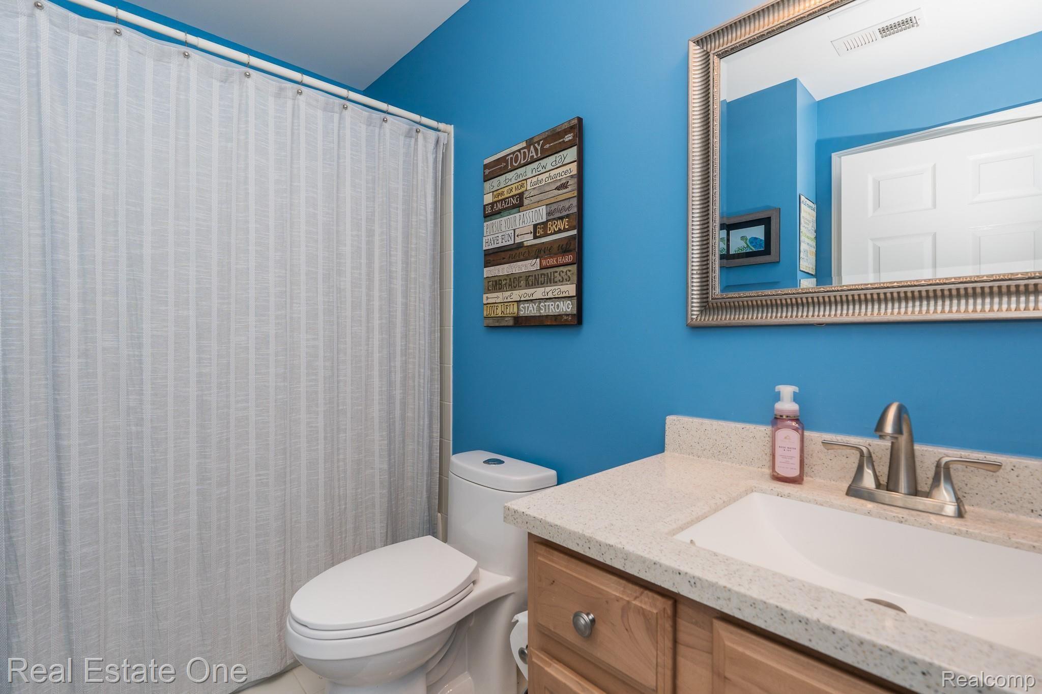 1730 Deepwood Circle, Unit 53 Rochester, MI 48307 - Photo 23 of 25 Hall Bath
