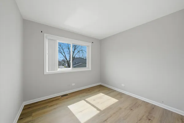 $2,395 | 238 Algonquin Court, Unit D, Bolingbrook, IL 60440