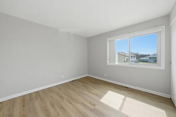 $2,395 | 238 Algonquin Court, Unit D, Bolingbrook, IL 60440