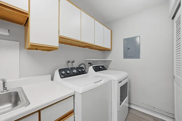 $2,395 | 238 Algonquin Court, Unit D, Bolingbrook, IL 60440