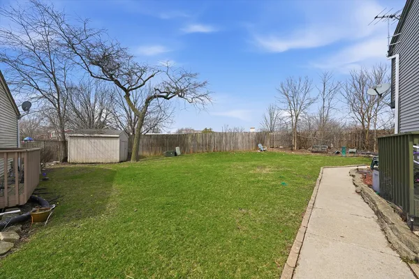 $2,395 | 238 Algonquin Court, Unit D, Bolingbrook, IL 60440