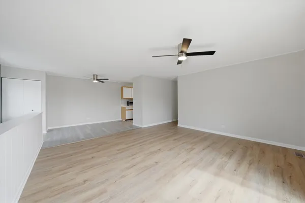 $2,395 | 238 Algonquin Court, Unit D, Bolingbrook, IL 60440