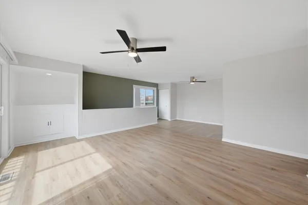 $2,395 | 238 Algonquin Court, Unit D, Bolingbrook, IL 60440