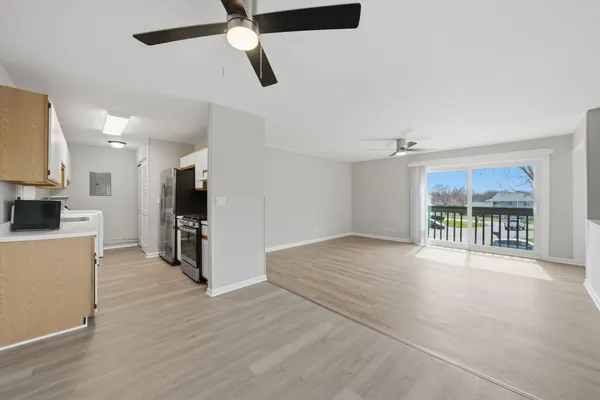 $2,395 | 238 Algonquin Court, Unit D, Bolingbrook, IL 60440