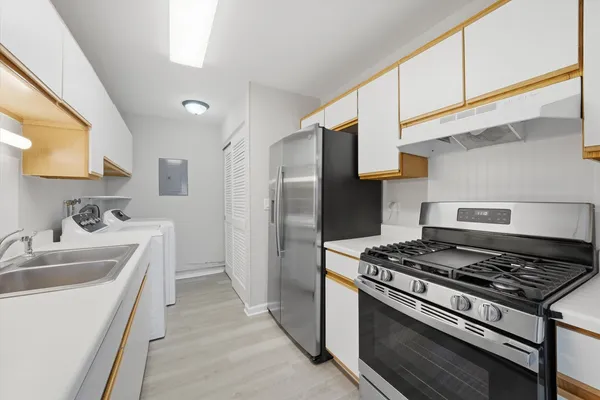 $2,395 | 238 Algonquin Court, Unit D, Bolingbrook, IL 60440