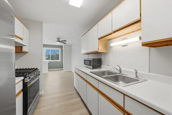 $2,395 | 238 Algonquin Court, Unit D, Bolingbrook, IL 60440