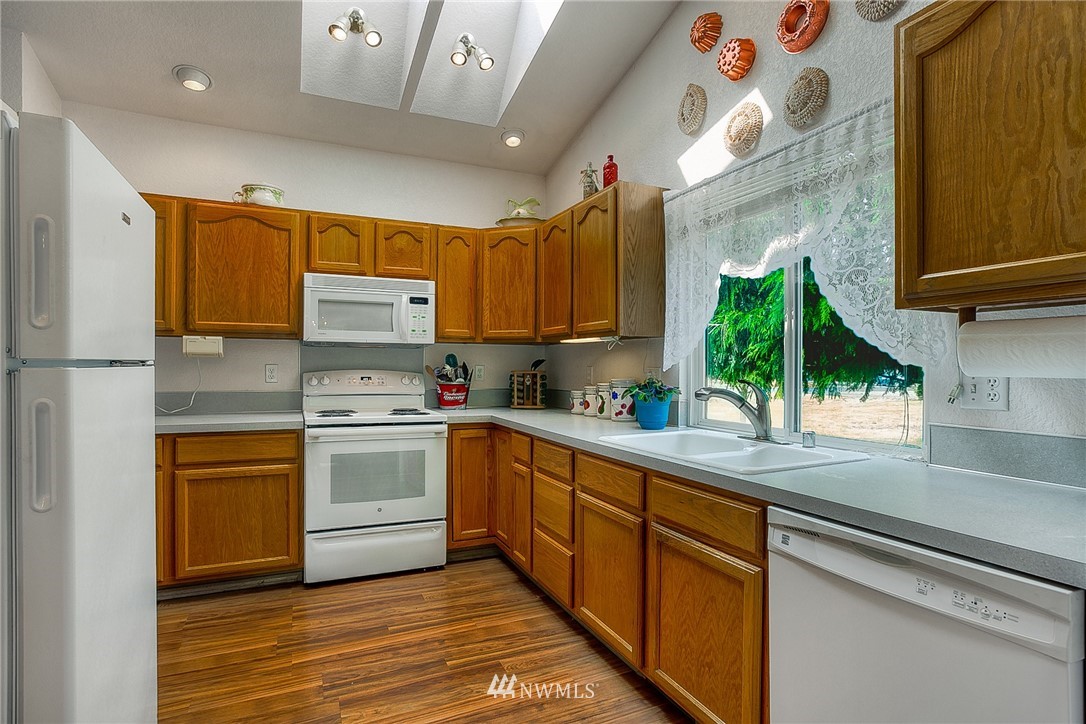 8932 Applegate Loop Southwest Rochester, WA 98579 - Photo 4 of 18
