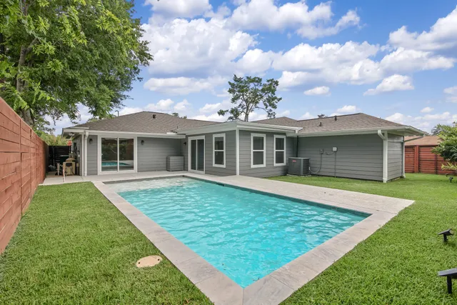 $725,000 | 2102 Lazybrook Drive, Houston, TX 77008