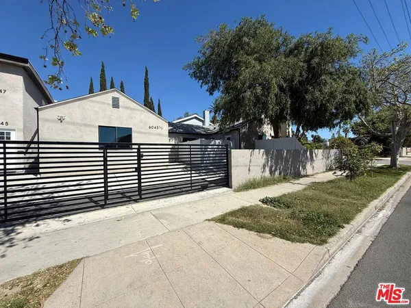 a view of a back yard of the house