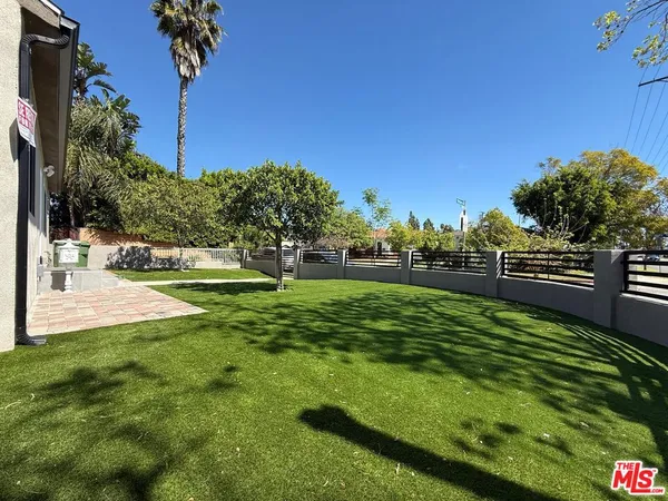a view of a garden with lawn chairs