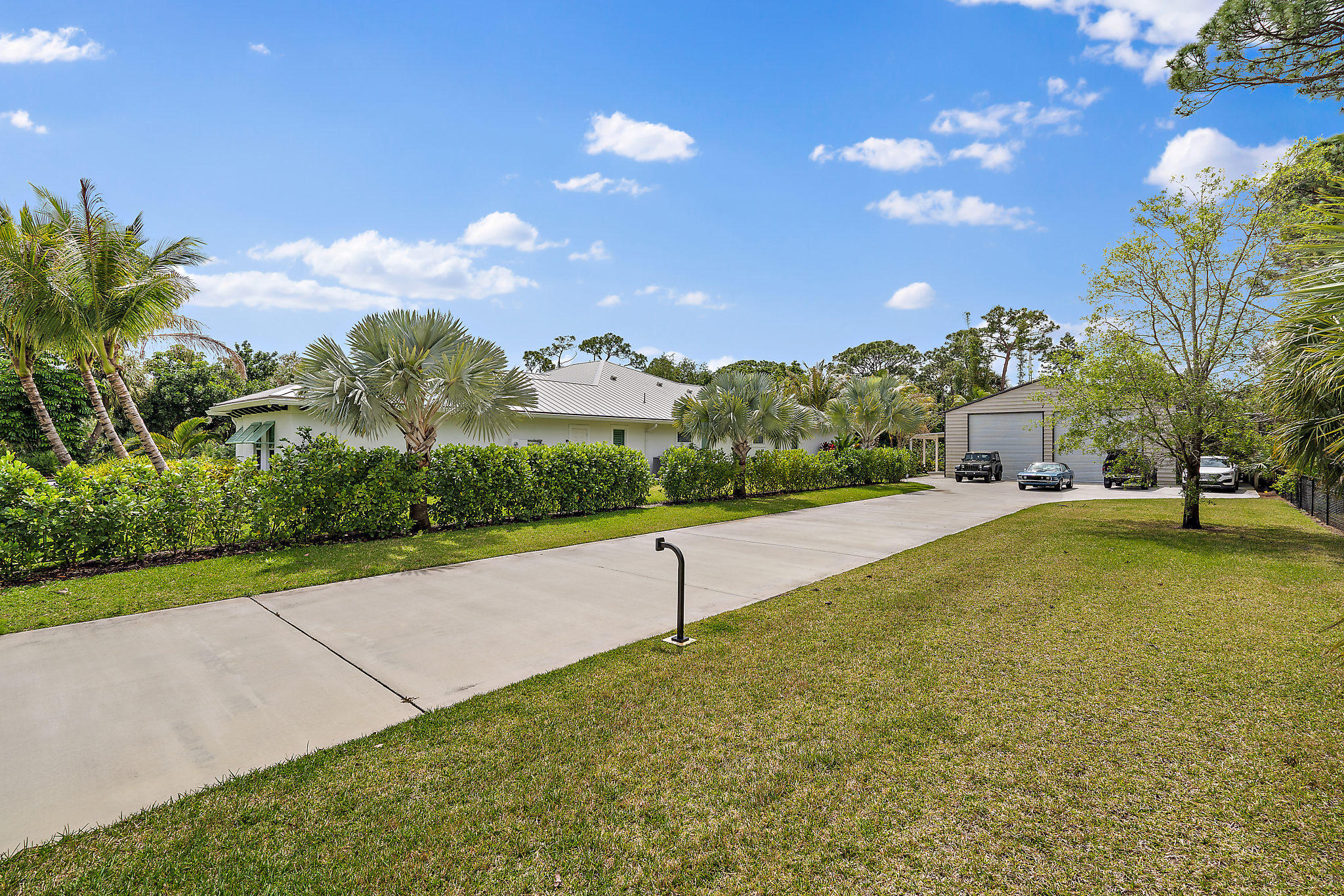 5342 Old Fort Jupiter Road Jupiter, FL 33458 - Photo 48 of 71 Driveway to the 2400 sf gargage