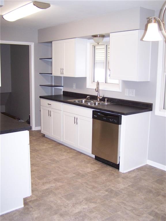 149 Hopkins Road Cumberland, IN 46229 - Photo 4 of 12