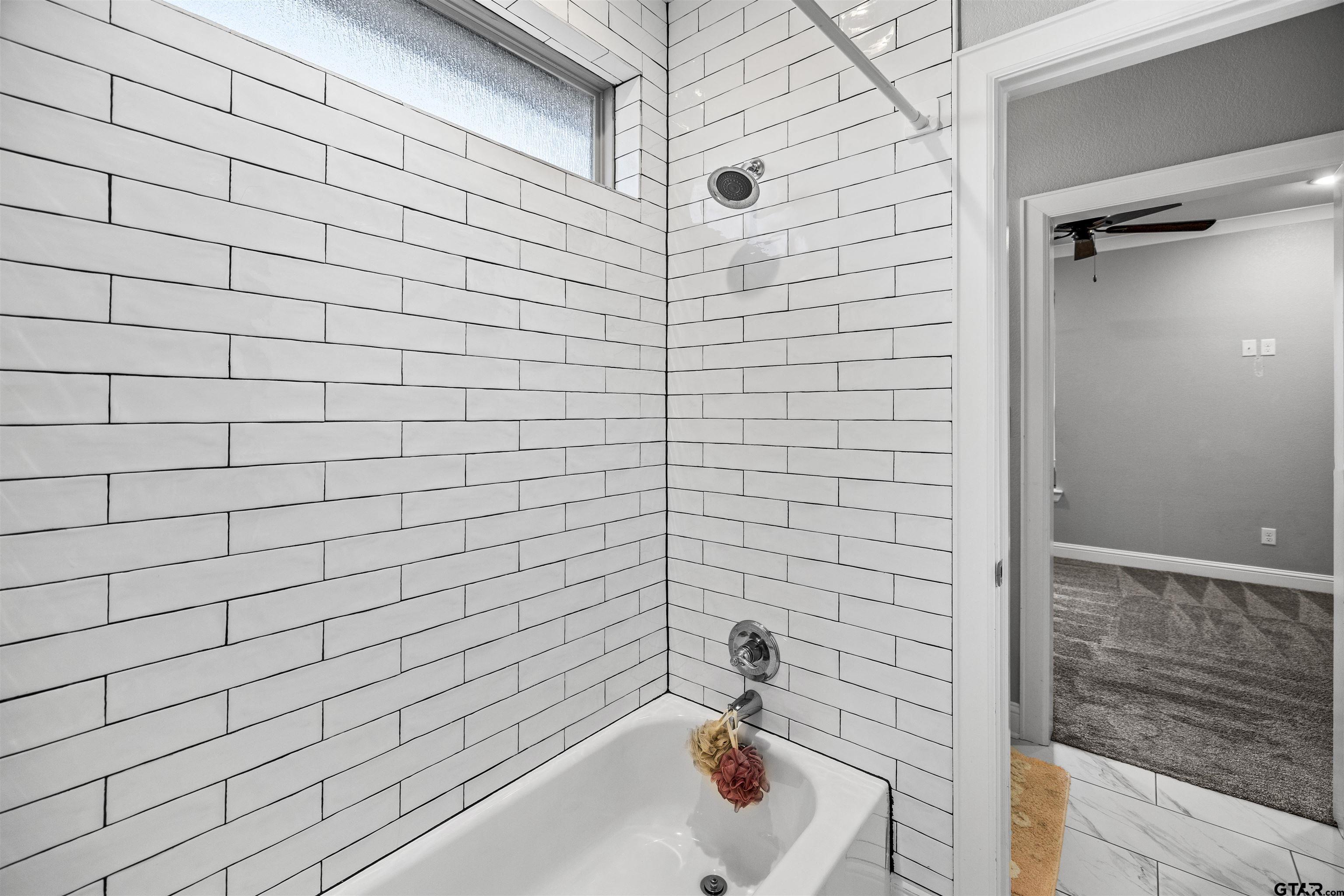 425 Coventry Street Bullard, TX 75757 - Photo 22 of 35 a bathroom with a bathtub and shower