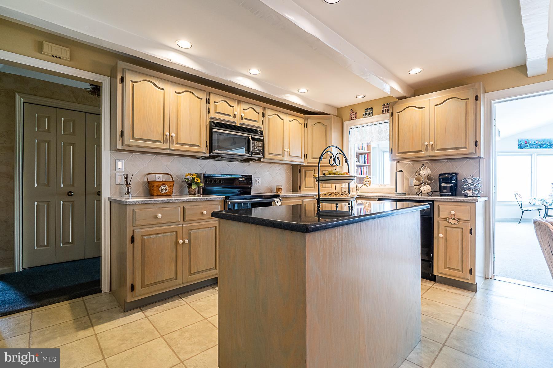712 Godshall Road Telford, PA 18969 - Photo 11 of 53 kitchen w/ moveable island