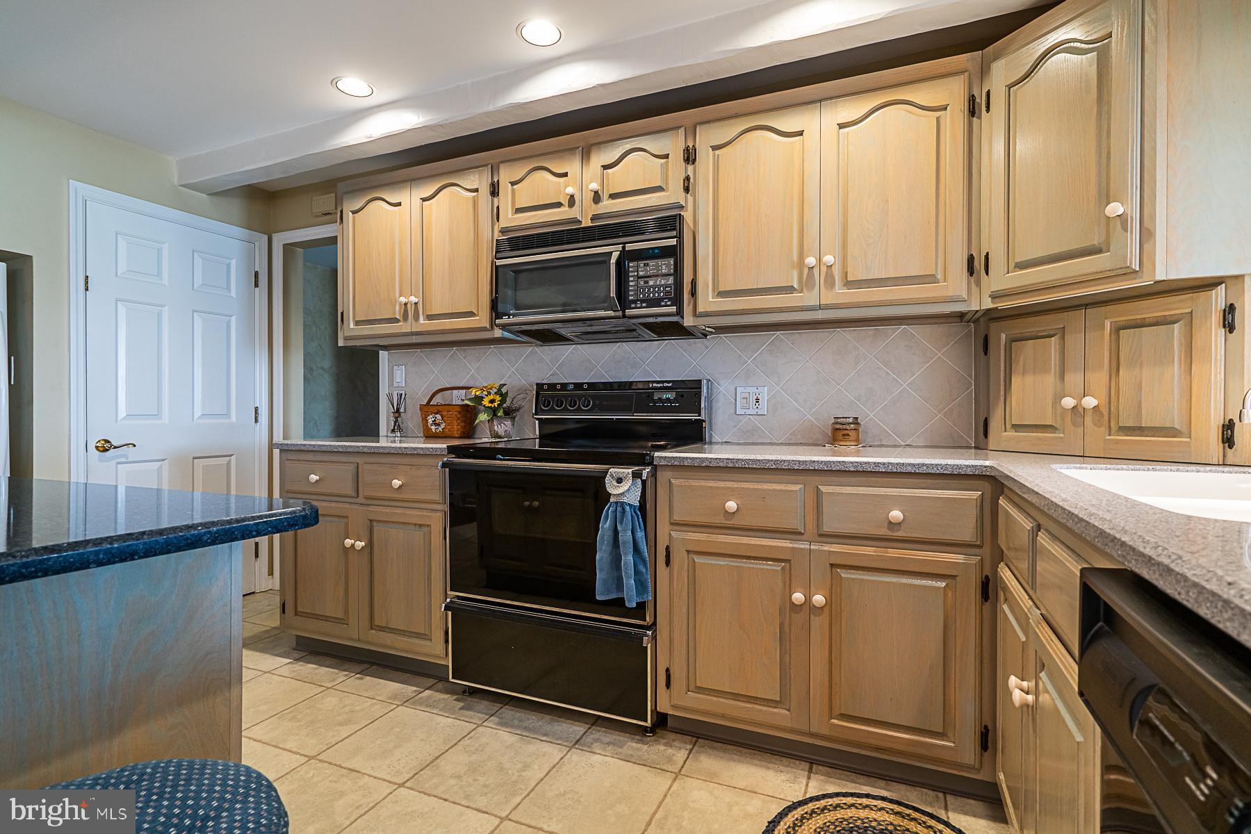 712 Godshall Road Telford, PA 18969 - Photo 14 of 53 kitchen