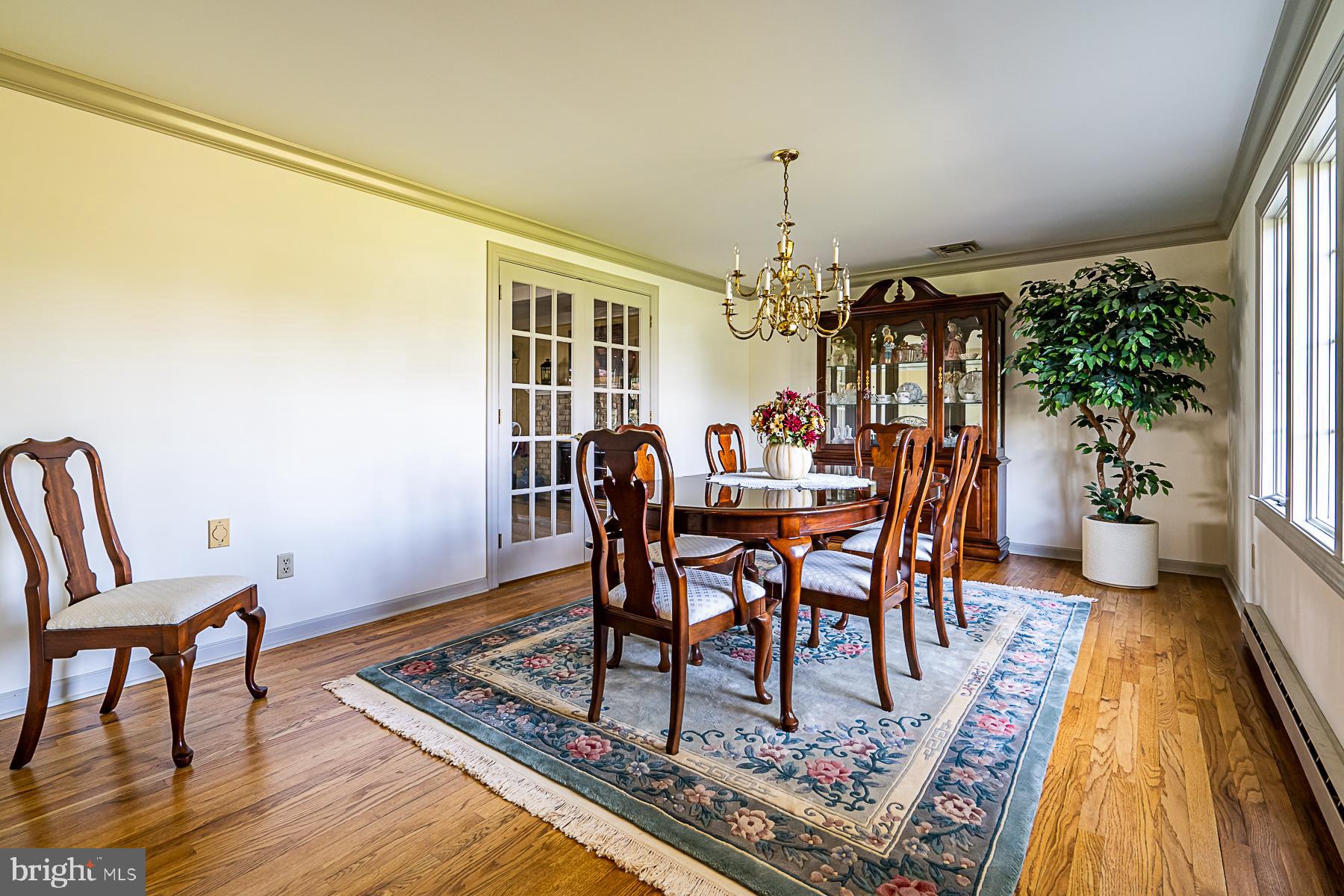 712 Godshall Road Telford, PA 18969 - Photo 4 of 53 Formal Dining room / Crown molding/ Hardwood floor