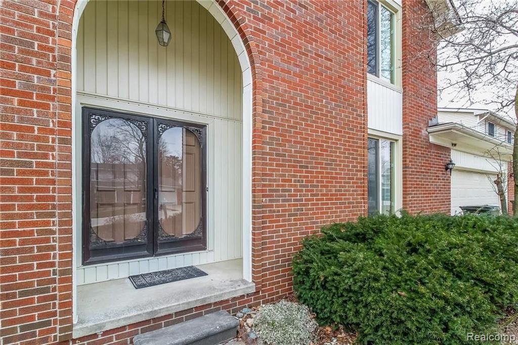 3353 Palm Aire Court Rochester Hills, MI 48309 - Photo 4 of 43