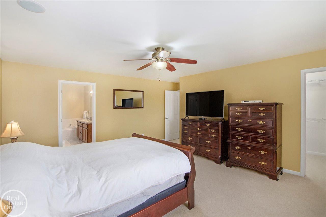 22661 Brantingham Road Macomb, MI 48044 - Photo 14 of 41