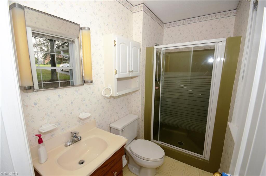 292 Anderson Road Eden, NC 27288 - Photo 18 of 30 Master bath