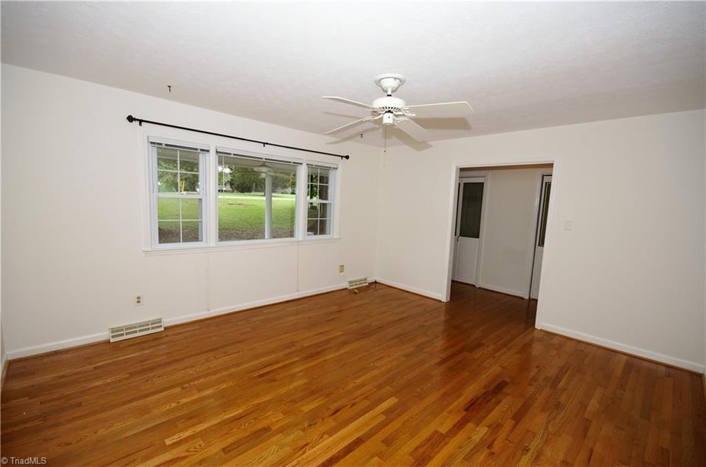 292 Anderson Road Eden, NC 27288 - Photo 3 of 30 Living Room