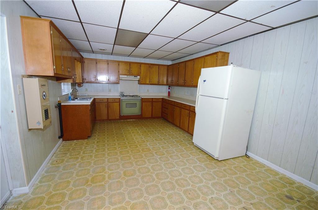 292 Anderson Road Eden, NC 27288 - Photo 22 of 30 Basement Kitchen