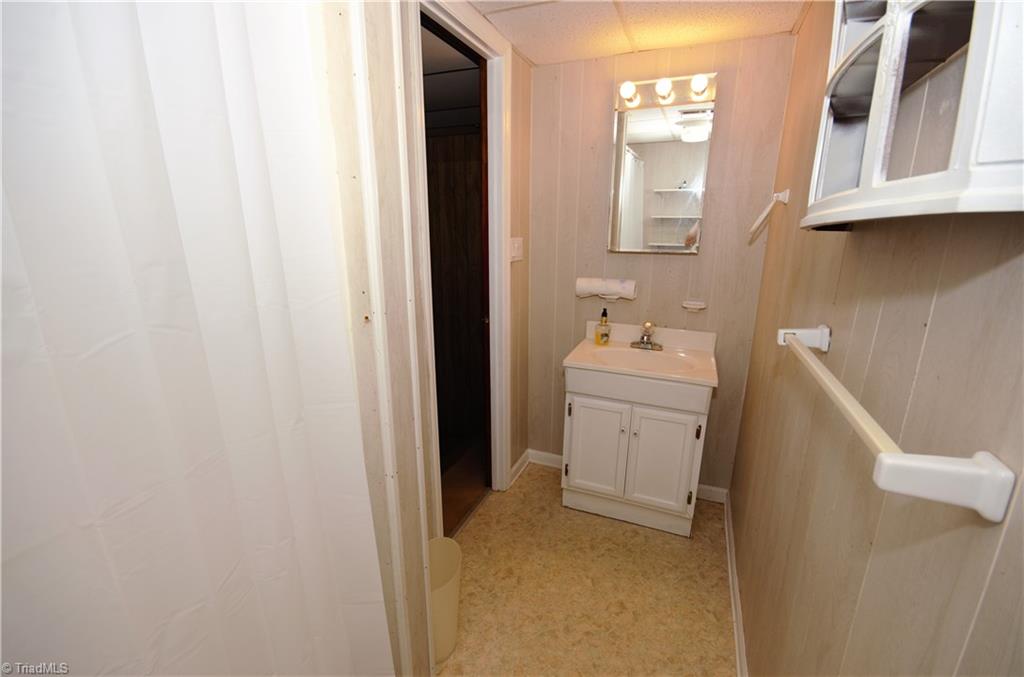292 Anderson Road Eden, NC 27288 - Photo 25 of 30 Basement bath