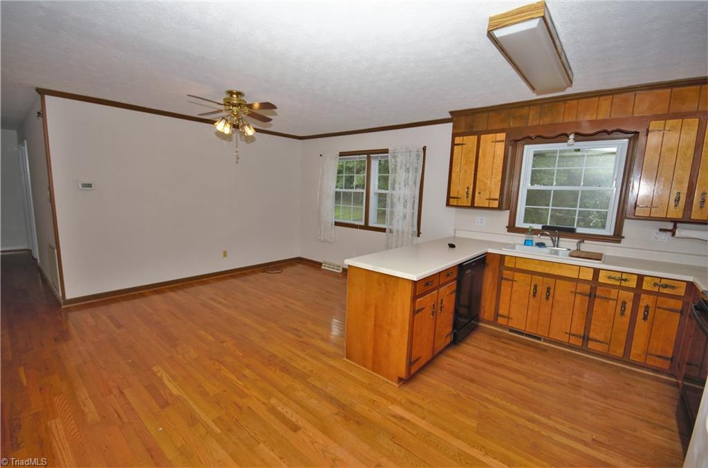 292 Anderson Road Eden, NC 27288 - Photo 5 of 30 Eat-in Kitchen
