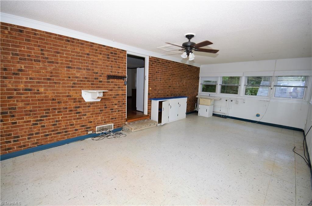 292 Anderson Road Eden, NC 27288 - Photo 10 of 30 Large sunny laundry room...many possibilities!