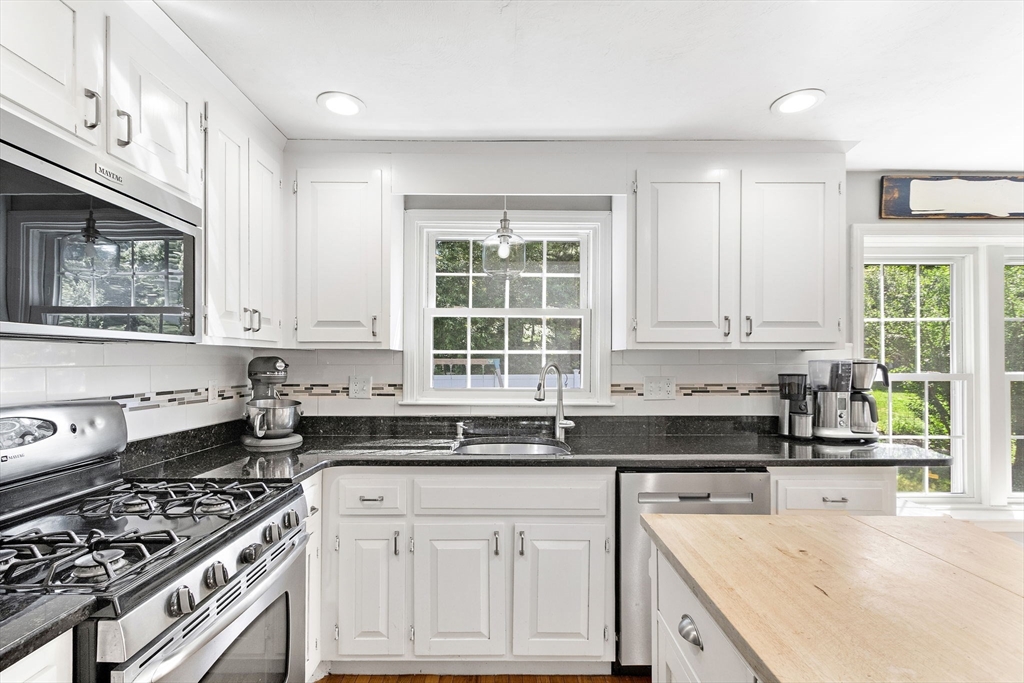 1 Castle Road Medway, MA 02053 - Photo 12 of 37