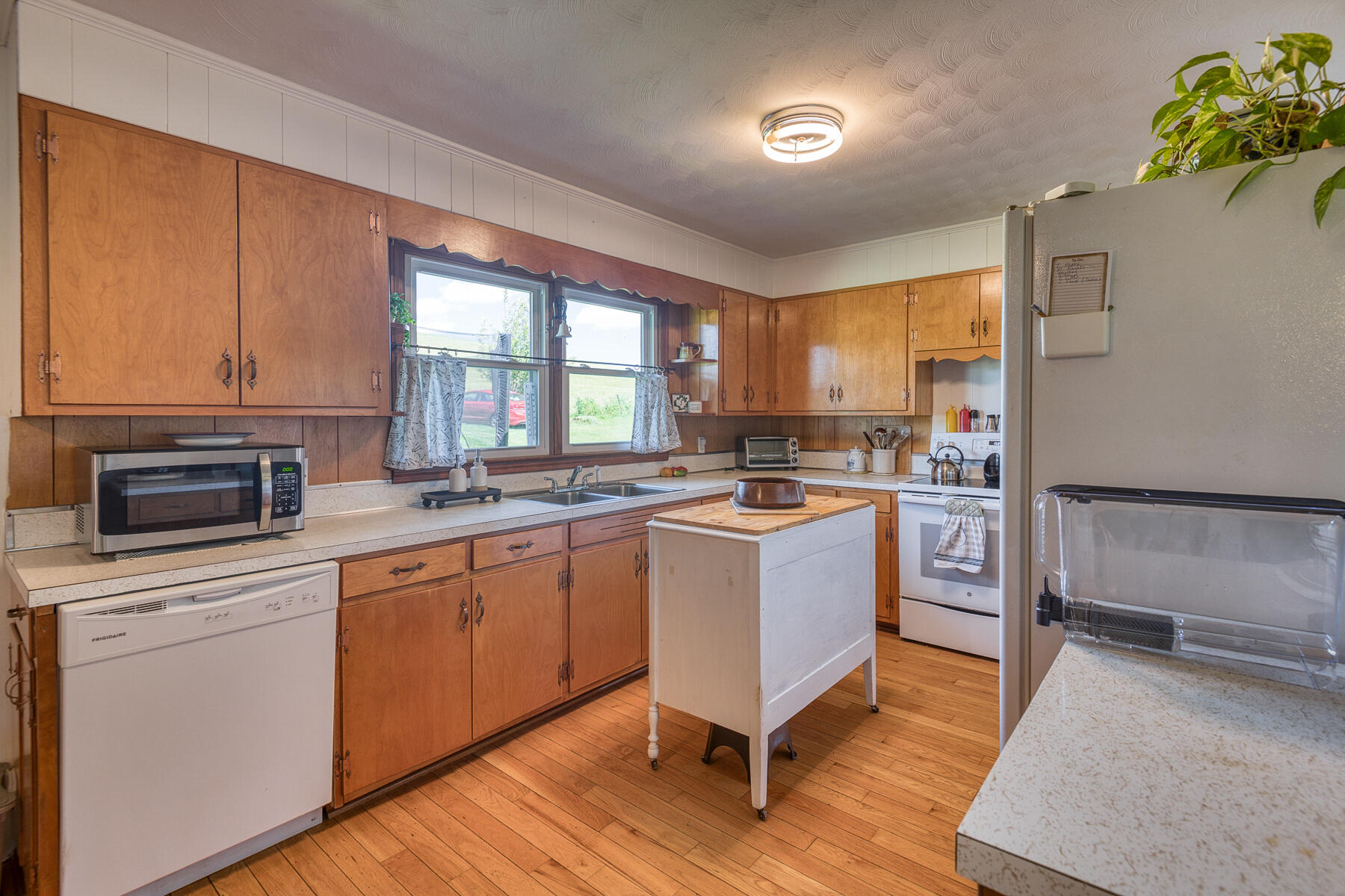 34517 Fleet Road Glade Spring, VA 24340 - Photo 4 of 19 KITCHEN 3