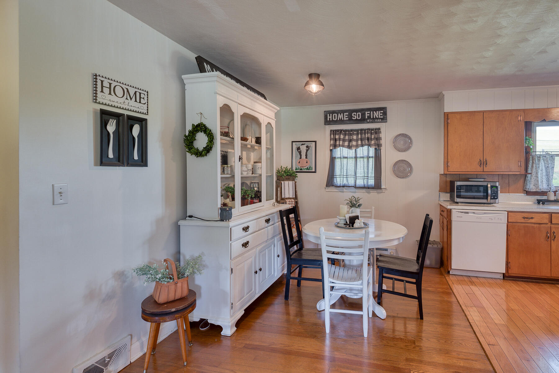 34517 Fleet Road Glade Spring, VA 24340 - Photo 8 of 19 DINING ROOM