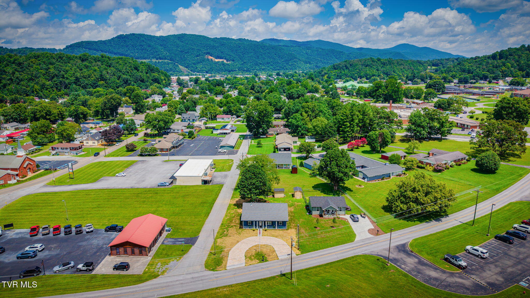 889 South Mohawk Drive Erwin, TN 37650 - Photo 6 of 29 003 (2)