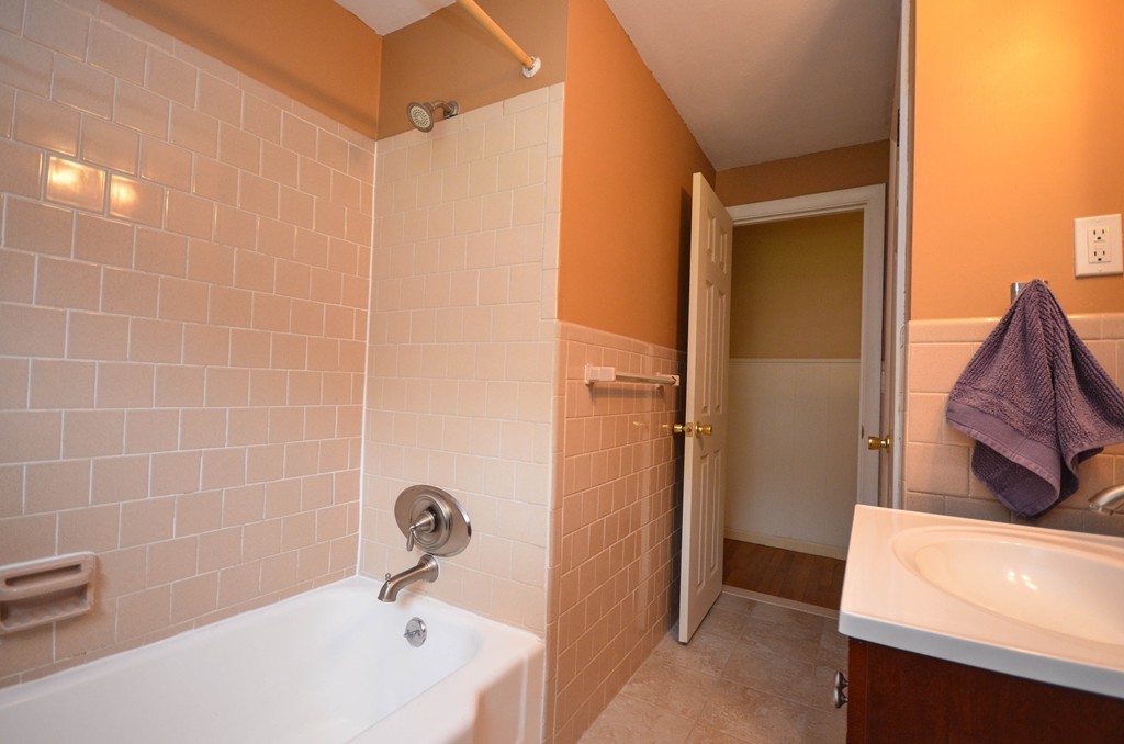 24 Hingham Road Grafton, MA 01536 - Photo 10 of 18 Gallery Image 10