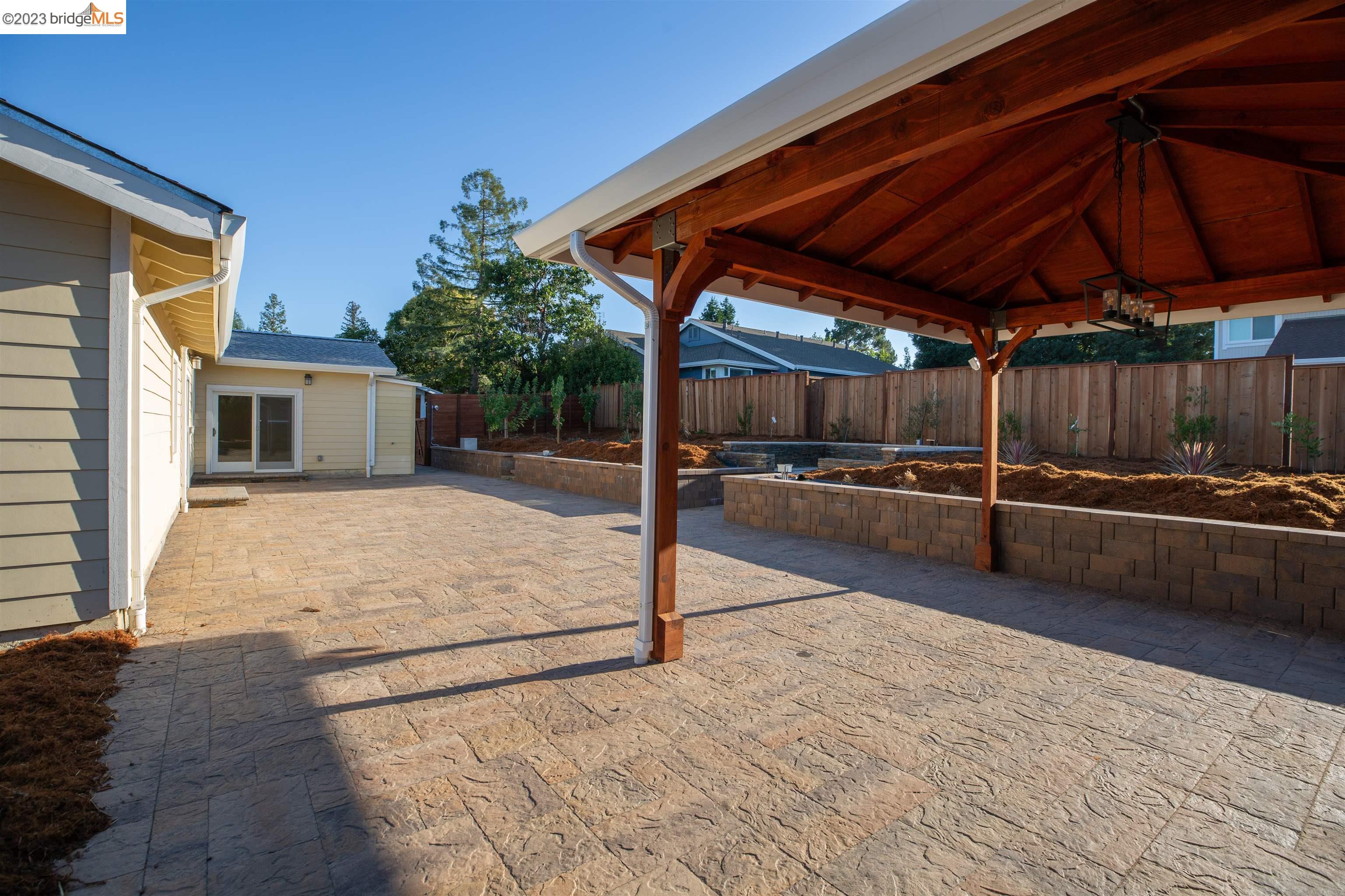 2191 Pleasant Hill Road Pleasant Hill, CA 94523 - Photo 27 of 35 a view of a backyard of the house