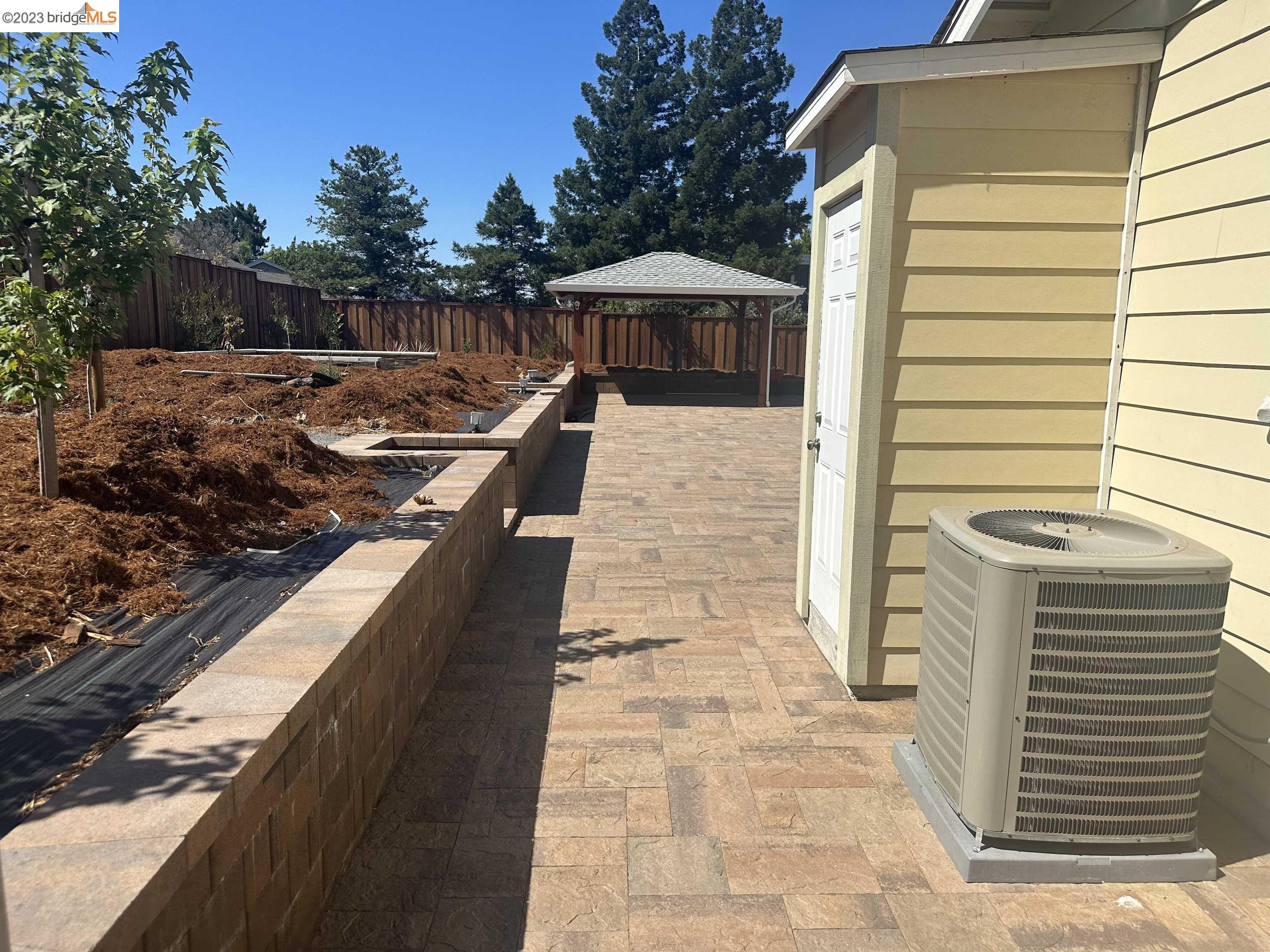 2191 Pleasant Hill Road Pleasant Hill, CA 94523 - Photo 34 of 35 a view of a back yard of the house