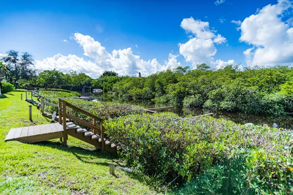 $239,500 | 950 South Kanner Highway, Unit 124, Stuart, FL 34994