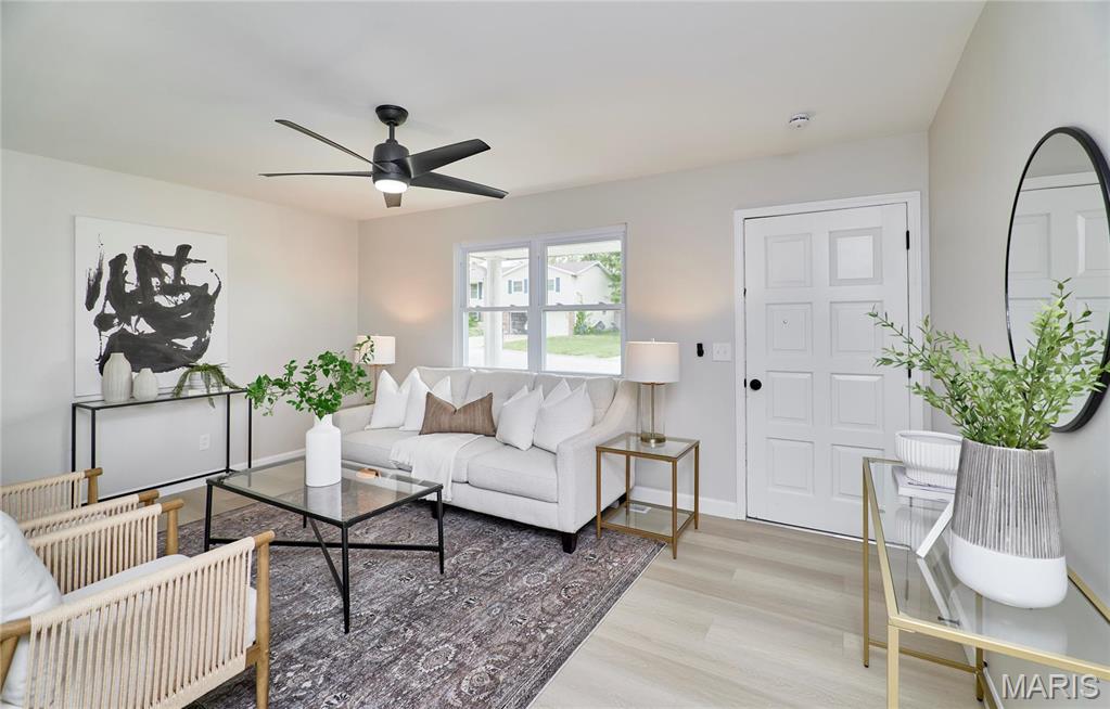 623 Riverside Drive St. Charles, MO 63304 - Photo 2 of 28