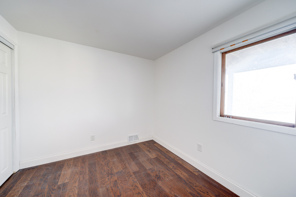 422 Castle Road McHenry, IL 60050 - Photo 19 of 24 an empty room with a window
