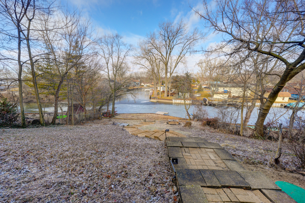 422 Castle Road McHenry, IL 60050 - Photo 7 of 24 a view of dirt yard with a large tree