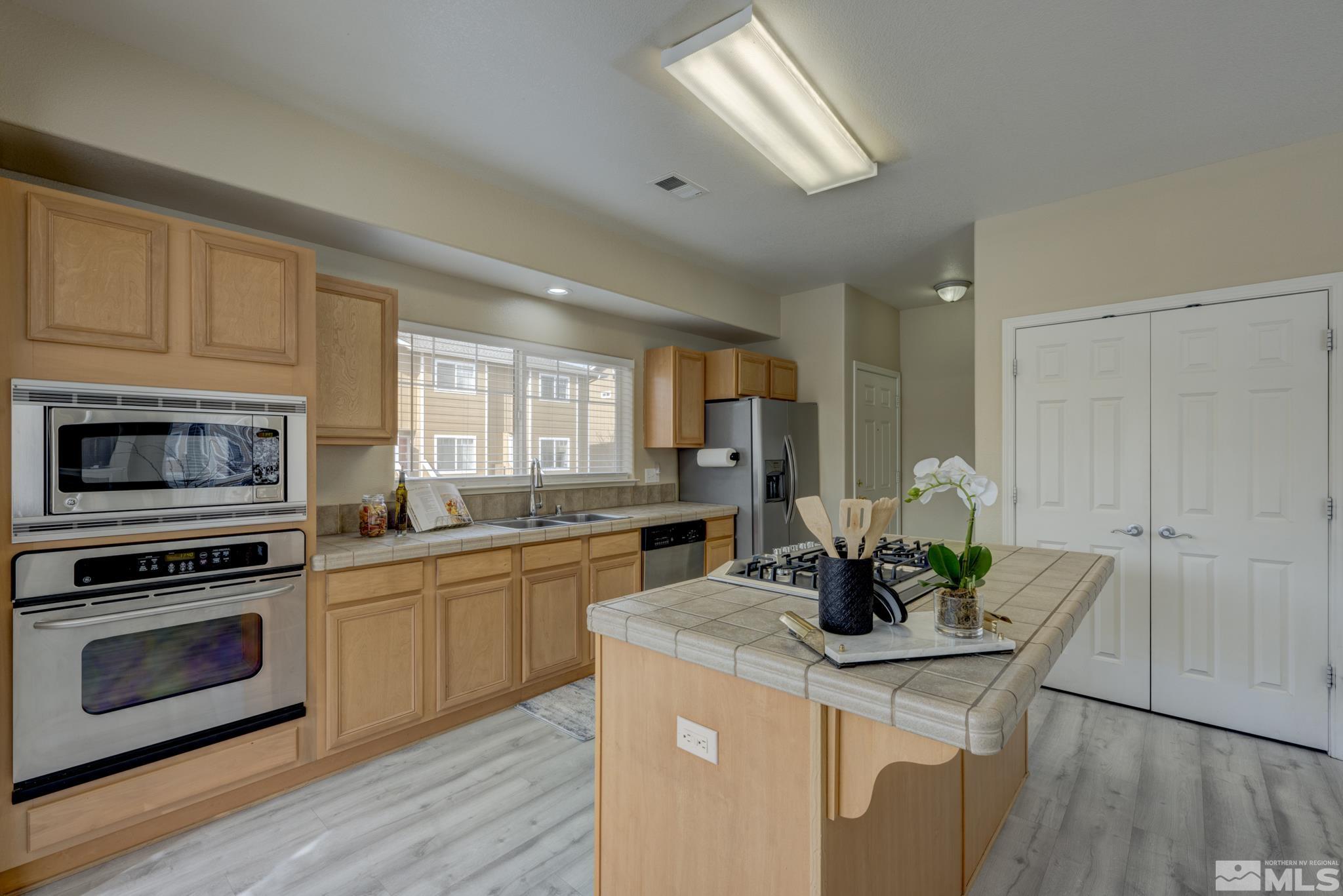 4550 Kathleen Denise Lane Reno, NV 89503 - Photo 5 of 26 Photo 5