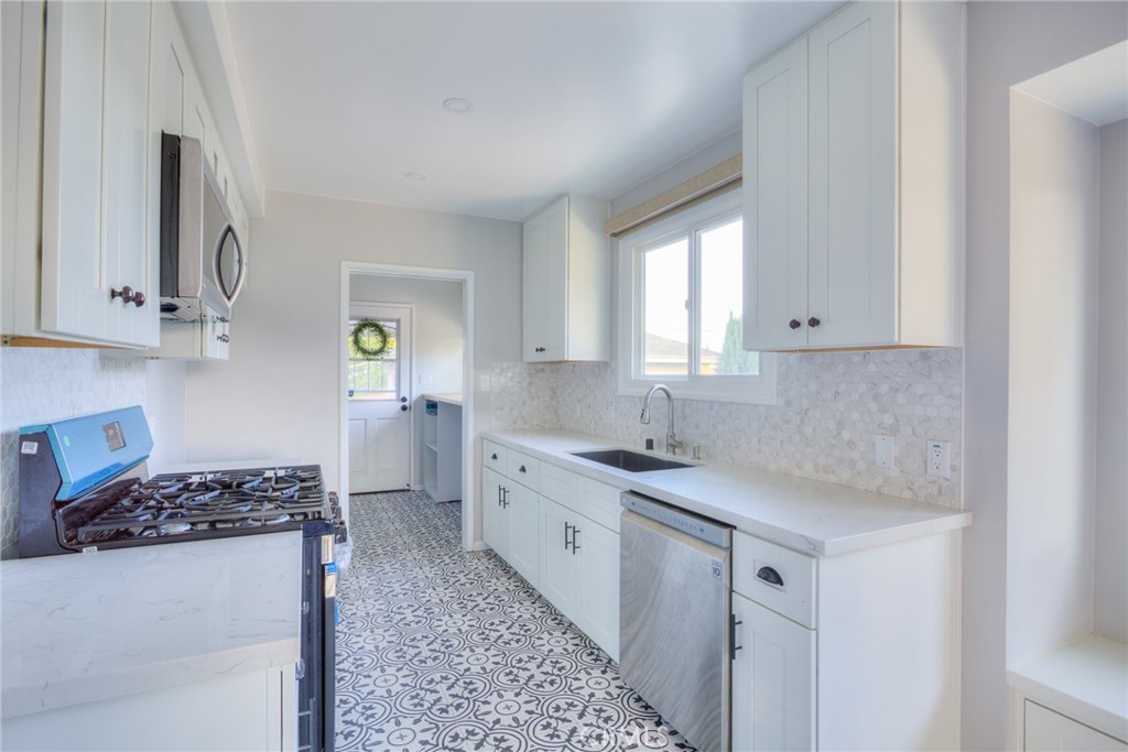 1112 Riedel Avenue Fullerton, CA 92831 - Photo 9 of 33