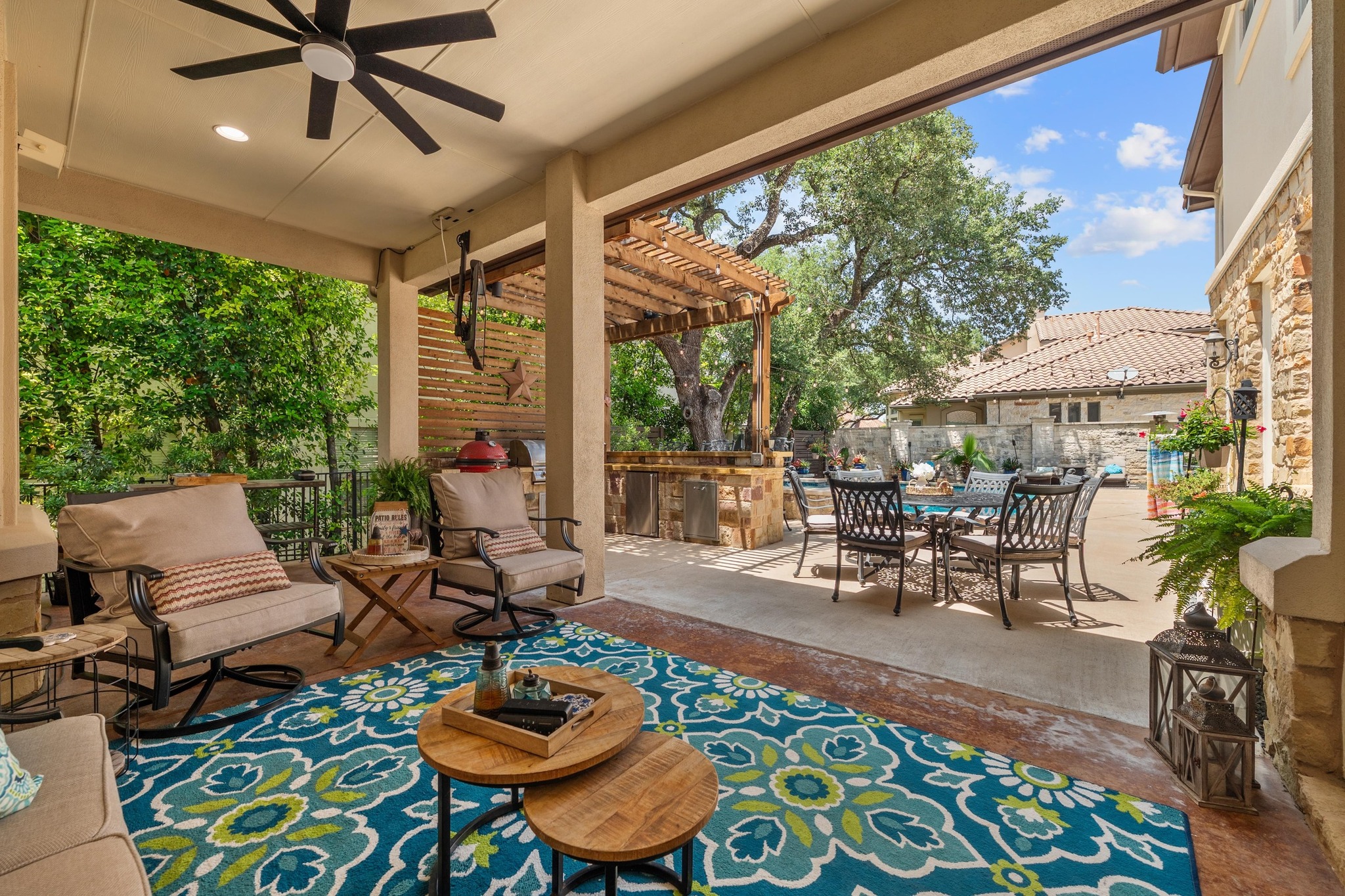 7 Sunview Road The Hills, TX 78738 - Photo 32 of 40 a living room with patio furniture and a floor to ceiling window