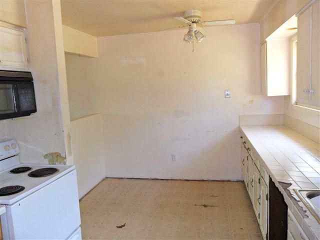 12760 Toepfer Road Warren, MI 48089 - Photo 6 of 10 31068653-5.JPG