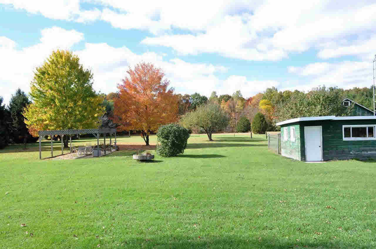 8291 Morrish Road Flushing, MI 48433 - Photo 4 of 32 21230330-3.JPG