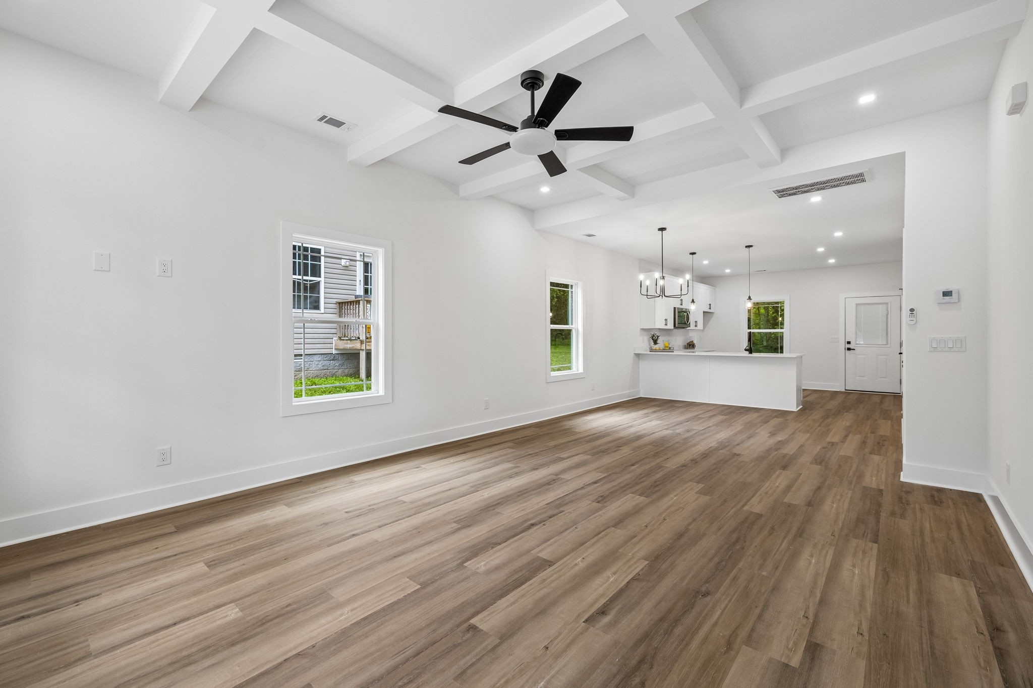 698 19th Avenue West Springfield, TN 37172 - Photo 5 of 33