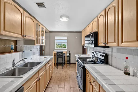 $400,000 | 721 North 69th Avenue, Hollywood, FL 33024