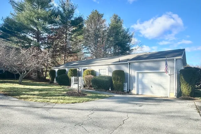 $349,900 | 3402 Island Drive, Middleboro, MA 02346