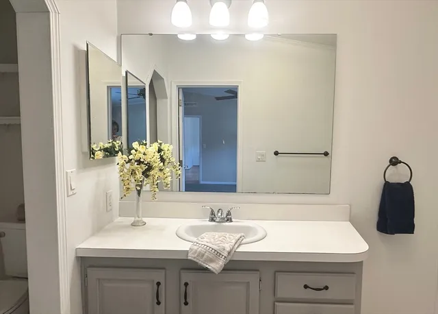 $349,900 | 3402 Island Drive, Middleboro, MA 02346