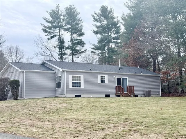 $349,900 | 3402 Island Drive, Middleboro, MA 02346
